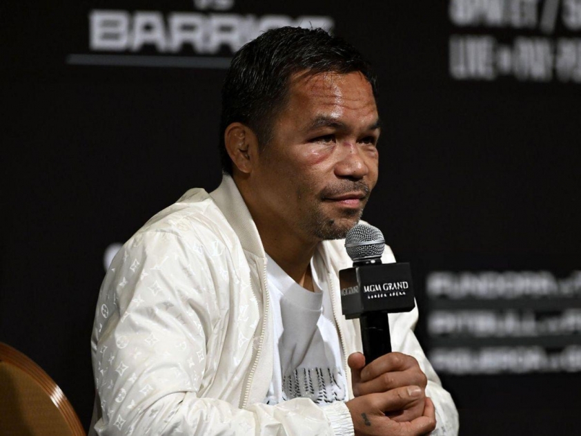 Pacquiao biểu cảm không hài lòng sau trận đấu
