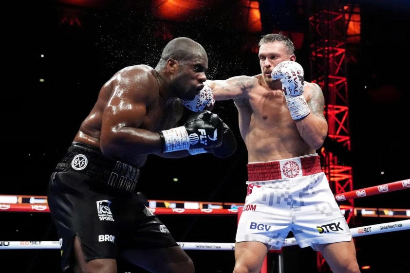 Usyk hạ knock-out Daniel Dubois