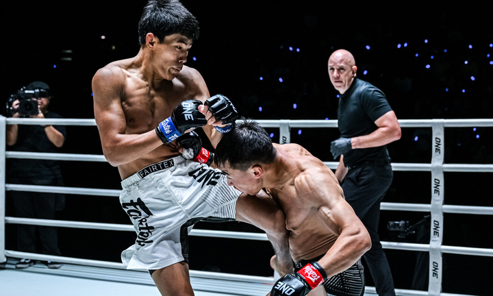Adilet Kalenderov tấn công chủ động hơn nhưng lại thất bại Võ sĩ MMA Adilet Kalenderov thi đấu tại ONE Friday Fights 123