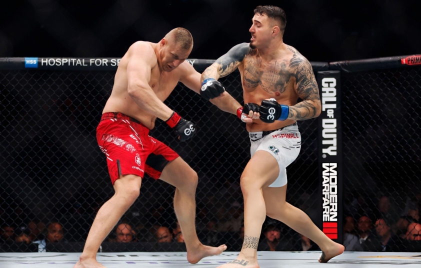 Tom Aspinall trong trận đấu trước đây