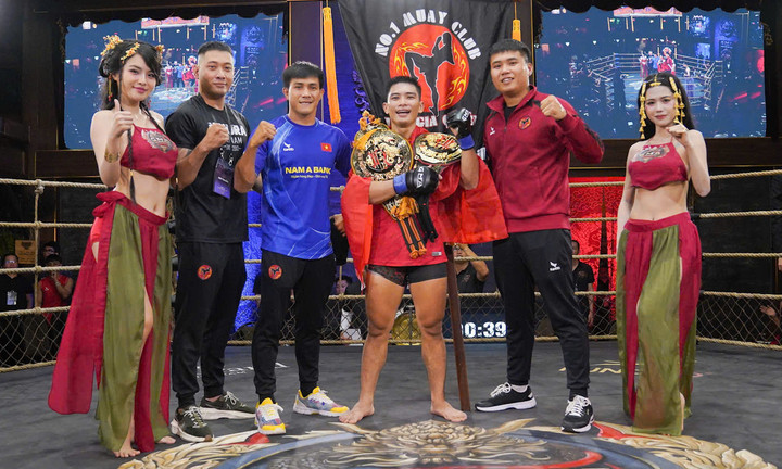 Cận cảnh 'Thần võ' học trò Nguyễn Trần Duy Nhất giã 60 đòn hạ gục võ sĩ Malaysia- Ảnh 1. Mùi Trọng Vinh trong trận đấu