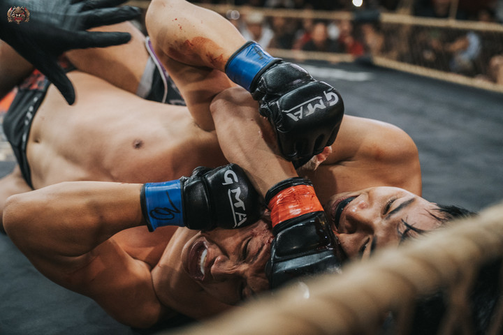 Nguyễn Trần Tự Do thua vì đòn khóa siết. Nguyễn Trần Tự Do bị khóa siết trong trận đấu