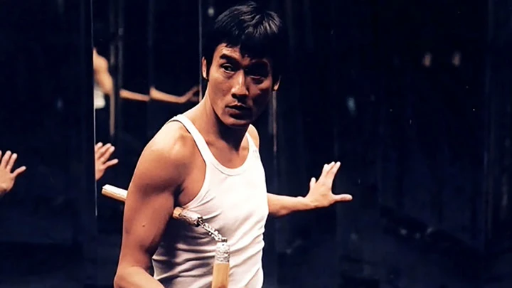 Lương Gia Huy tái hiện Lý Tiểu Long với côn nhị khắc