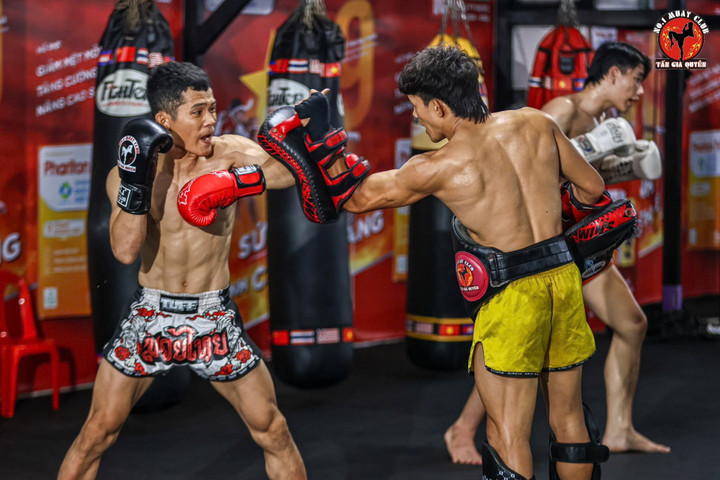 Lưu Đức Mạnh tập luyện cùng Nguyễn Trần Duy Nhất Lưu Đức Mạnh và Nguyễn Trần Duy Nhất trong buổi tập